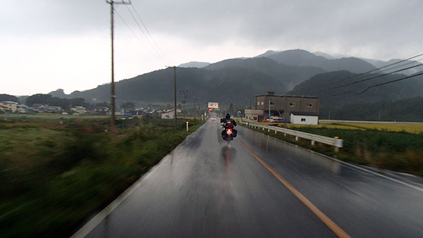 再び雨の中を走行